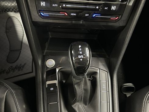Used 2024 Volkswagen Tiguan SE image 31