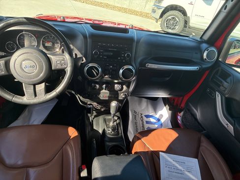 Used 2018 Jeep Wrangler Unlimited Rubicon w/ Connectivity Group image 14