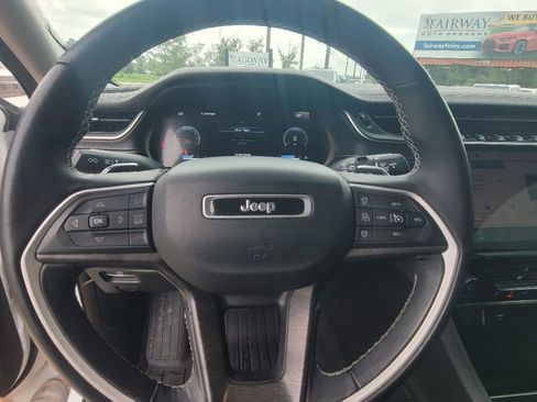 Used 2022 Jeep Grand Cherokee L Limited RWD image 12