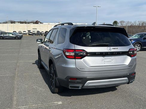 New 2025 Honda Pilot Touring image 8