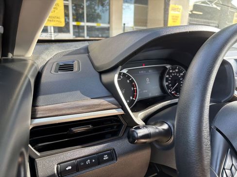 Used 2025 Nissan Altima 2.5 SV FWD image 34