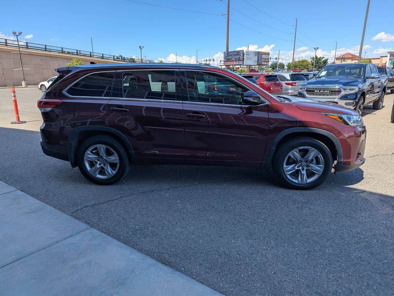 Used 2017 Toyota Highlander Limited AWD/4WD image 7