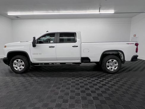Used 2025 Chevrolet Silverado 3500 W/T AWD/4WD image 2