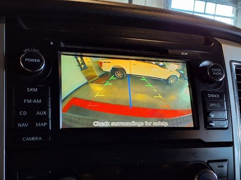 Used 2017 Nissan Titan SL image 18