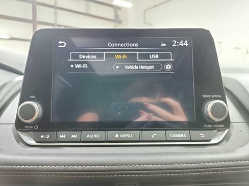 Used 2025 Nissan Rogue SV w/ SV Premium Package FWD image 17