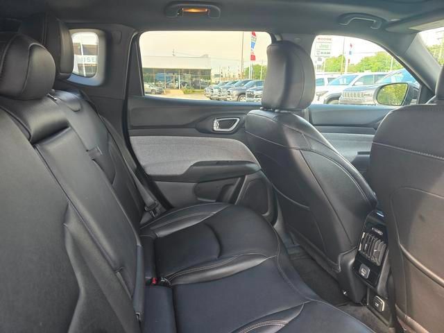Used 2024 Jeep Compass Latitude w/ Sun and Sound Group AWD/4WD image 17