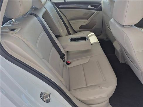 Used 2019 Volkswagen Golf SE FWD image 18