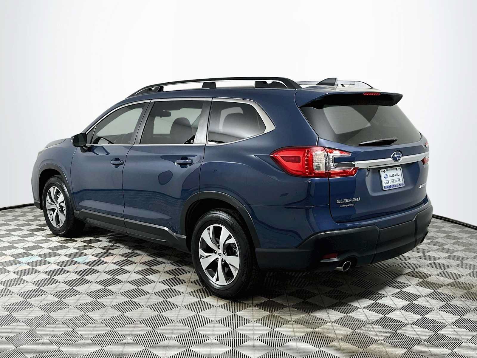 Used 2023 Subaru Ascent Premium AWD/4WD image 5