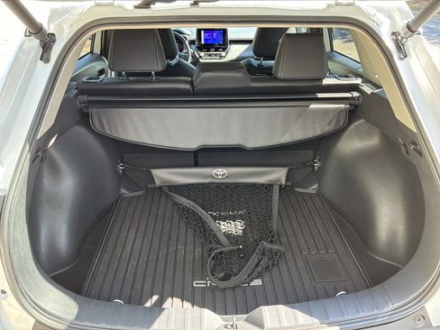 Used 2023 Toyota Corolla Cross XLE w/ Convenience Package FWD image 32