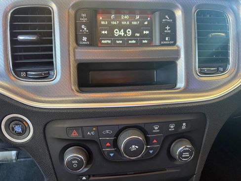 Used 2012 Dodge Charger SE RWD image 13