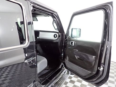 Used 2024 Jeep Gladiator Sport AWD/4WD image 34