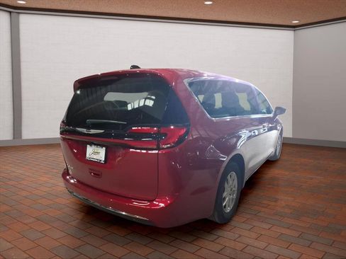 New 2026 Chrysler Pacifica Select FWD image 4