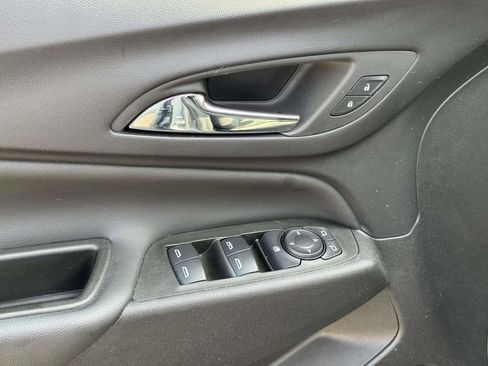 Used 2024 Chevrolet Equinox LT FWD image 19