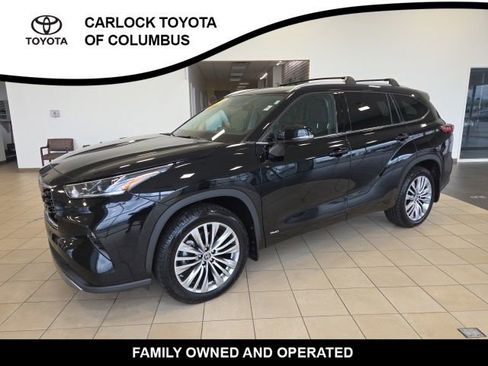 Used 2023 Toyota Highlander Platinum image 3