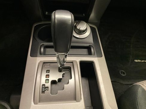 Used 2018 Toyota 4Runner SR5 AWD/4WD image 15