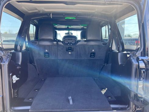 Used 2020 Jeep Wrangler Unlimited Sahara image 12