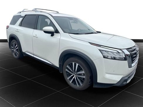 Used 2024 Nissan Pathfinder Platinum AWD/4WD image 7