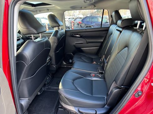 Used 2022 Toyota Highlander XLE image 21