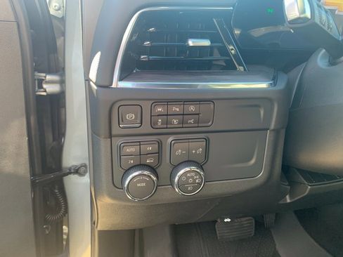 New 2026 Chevrolet Suburban LT image 6