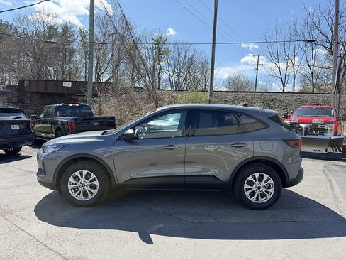 Used 2025 Ford Escape Active w/ Cold Weather Package AWD/4WD image 2