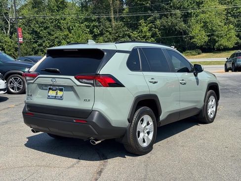 Used 2020 Toyota RAV4 XLE w/ Convenience Package FWD image 3