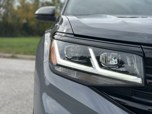 Used 2023 Volkswagen Atlas Cross Sport SEL R-Line image 10