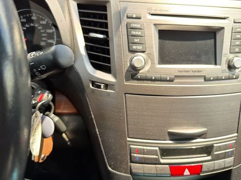 Used 2014 Subaru Outback 2.5i Limited w/ Moonroof Package AWD/4WD image 19
