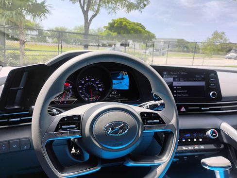 Used 2023 Hyundai Elantra SEL FWD image 16
