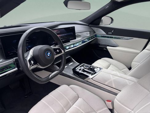 Certified 2024 BMW i7 xDrive60 image 20