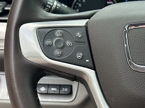 Used 2023 GMC Acadia SLT w/ Technology Package AWD/4WD image 15