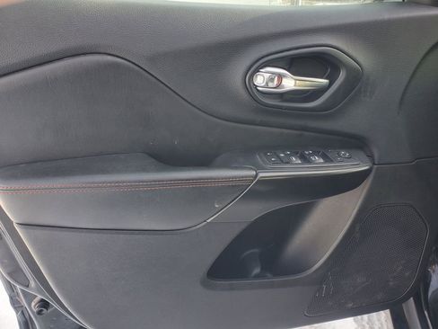 Used 2019 Jeep Cherokee Trailhawk w/ Comfort/Convenience Group image 17