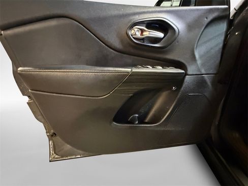 Used 2016 Jeep Cherokee Limited image 14