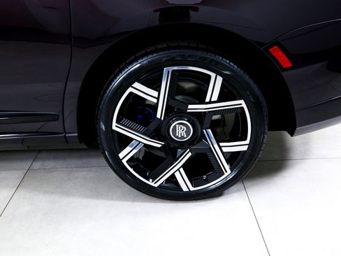 Certified 2025 Rolls-Royce Cullinan Black Badge image 34