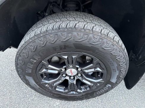 Used 2024 GMC Canyon Elevation w/ Convenience Package image 13