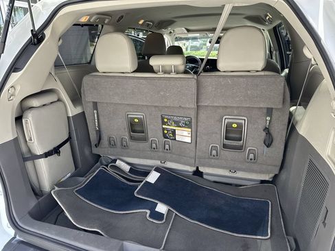 Used 2020 Toyota Sienna XLE w/ XLE Navigation Package FWD image 57