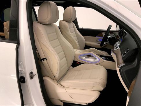 Used 2024 Mercedes-Benz GLS 450 4MATIC image 6