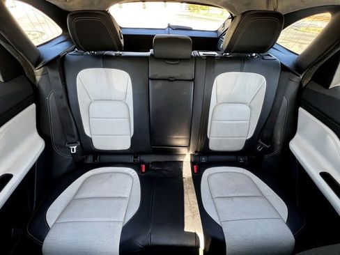 Used 2017 Jaguar F-PACE R-Sport image 26