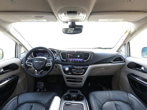 Used 2022 Chrysler Pacifica Touring-L FWD image 24