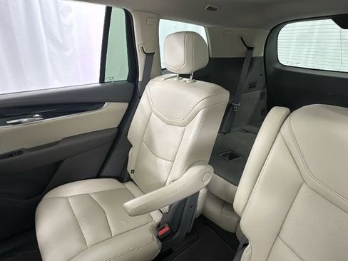 Used 2022 Cadillac XT6 Premium Luxury image 14