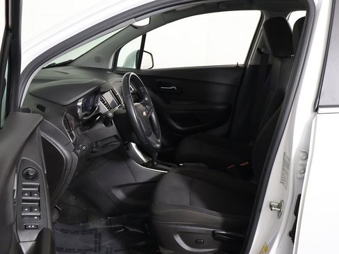 Used 2020 Chevrolet Trax LT image 21