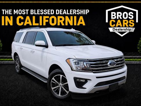 Used 2018 Ford Expedition XLT w/ Equipment Group 202A AWD/4WD image 1