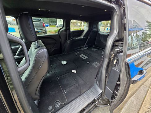 Used 2025 Chrysler Pacifica Select image 13
