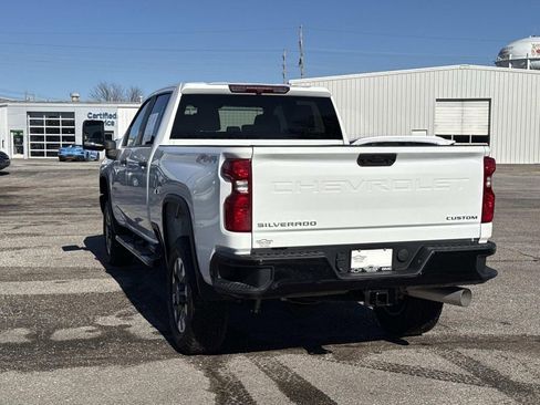 Used 2023 Chevrolet Silverado 2500 Custom w/ Custom Value Package image 5
