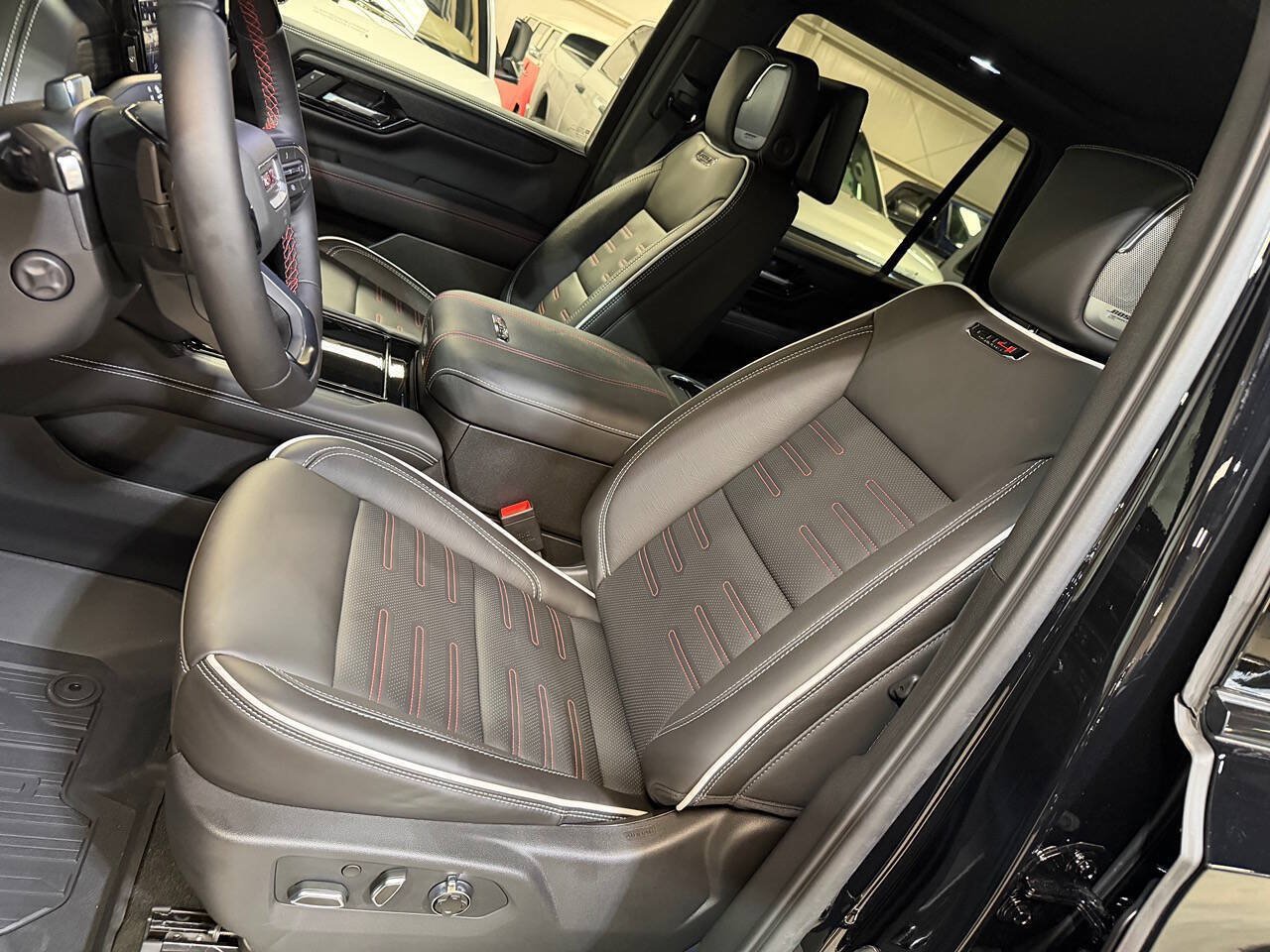 Used 2026 GMC Yukon AT4 Ultimate w/ LPO, Floor Liner Package AWD/4WD image 48