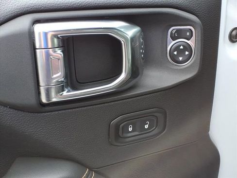 New 2025 Jeep Wrangler Unlimited Rubicon 392 image 15