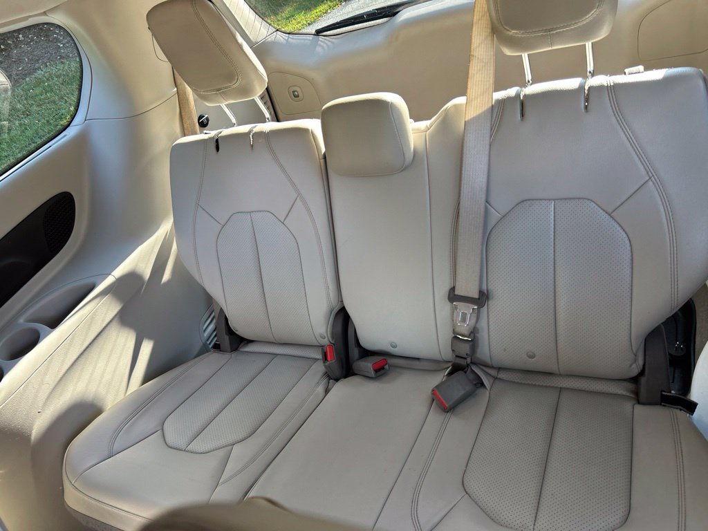 Used 2021 Chrysler Pacifica Touring-L w/ Uconnect Theater Family Group FWD image 48