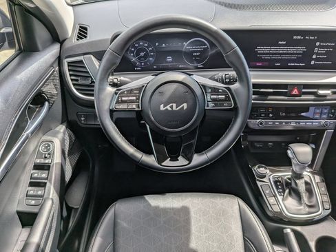 Certified 2026 Kia Seltos EX w/ EX Sunroof Package FWD image 15