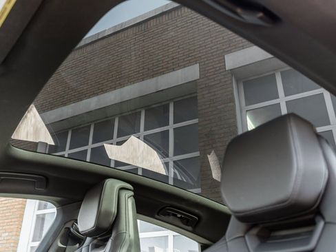 Used 2022 Audi e-tron GT Premium Plus image 11