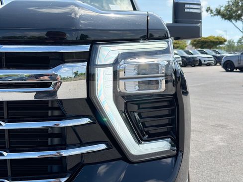 Used 2024 Chevrolet Silverado 2500 LTZ AWD/4WD image 9