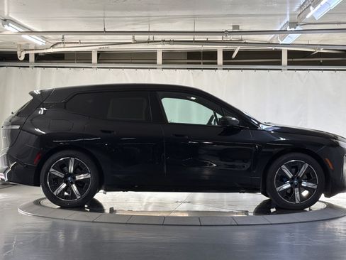 Used 2023 BMW iX xDrive50 w/ Premium Package AWD/4WD image 7